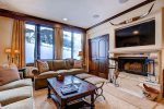 Family Room - Highlands Slopeside 3 Bedroom Platinum - Gondola Resorts 